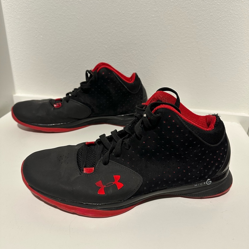 Under Armour Men's Black and Red Athletic Sneakers